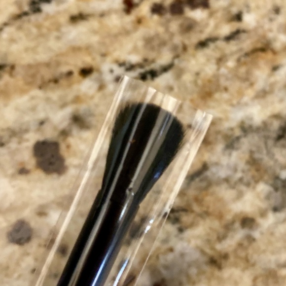 WINGME COSMETICS ALL OVER BLENDING EYESHADOW BRUSH HOLOGRAPHIC - Picture 3 of 7